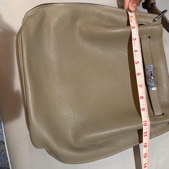 Beige purse with clasp, like new, great condition - Picture 6 of 10